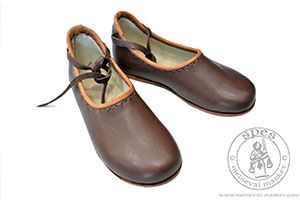 Dziecice buty wikiskie. Medieval Market, a pair of leather shoes made from an elastic and soft cowhide